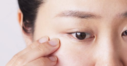 【目元の乾燥ケア】デリケートな目元を守るケア方法とおすすめ保湿アイテム